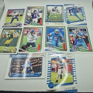 NFC North Football Cards (10) Adrian Peterson, Amon-Ra, Brett Favre, Jared Goff